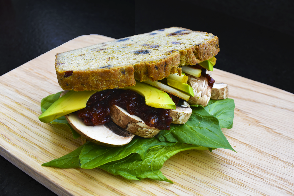 sandwich de portobello con pan de caja vegano Deorno